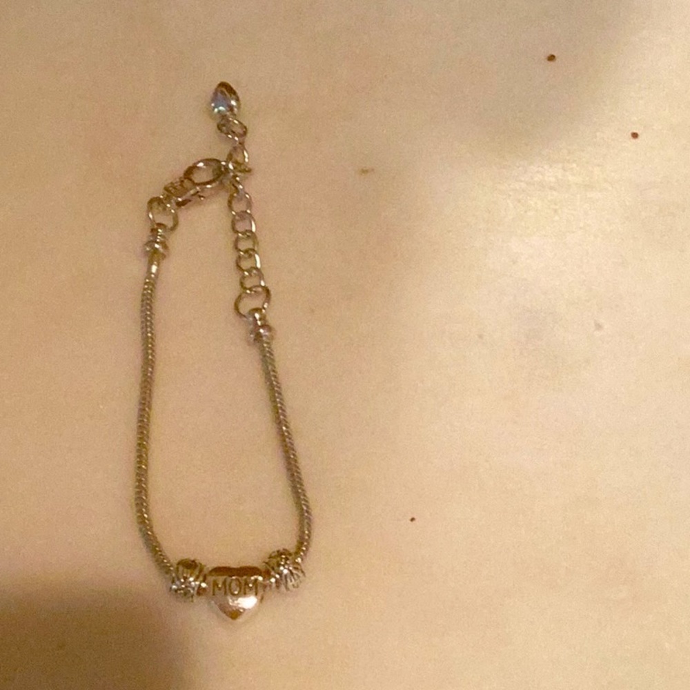 Silver Tone Heart 'Mom' Bracelet